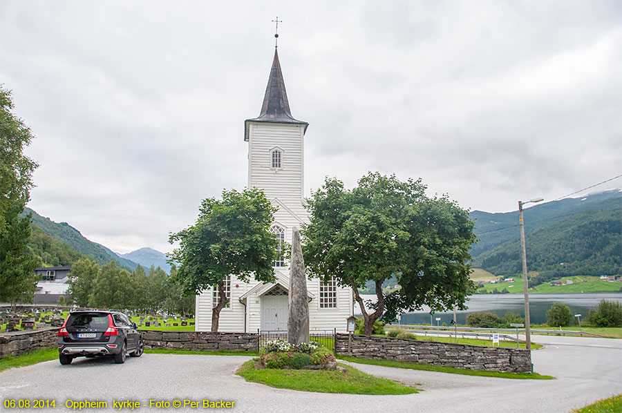 Oppheim kyrkje