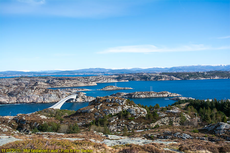 Mot fastlandet i aust