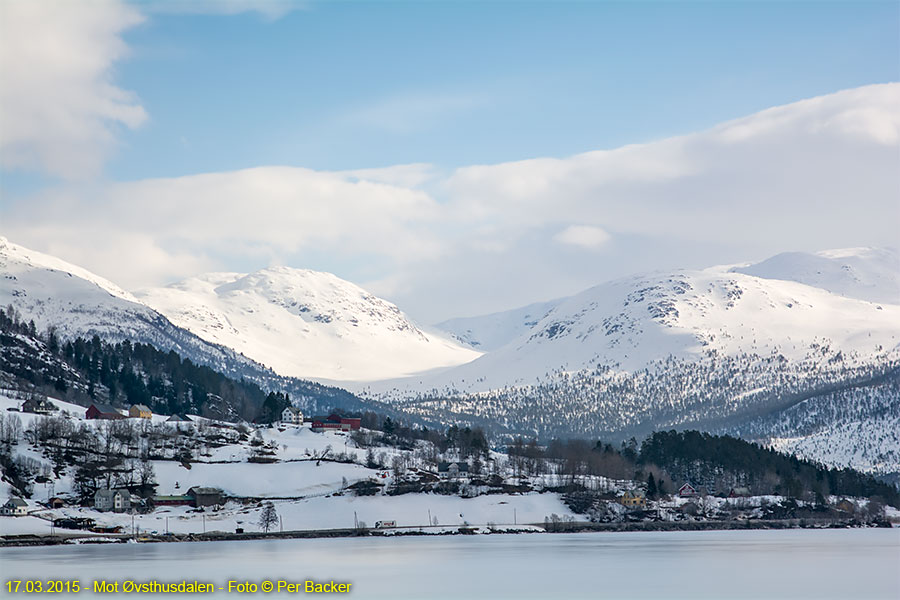 Mot Øvsthusdalen