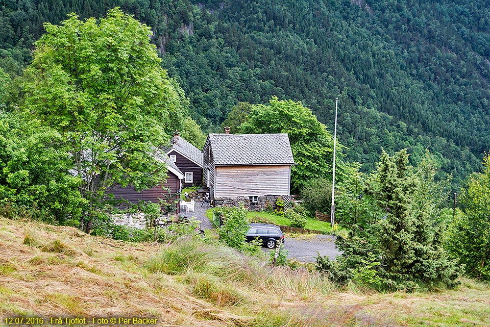 Frå Tjoflot