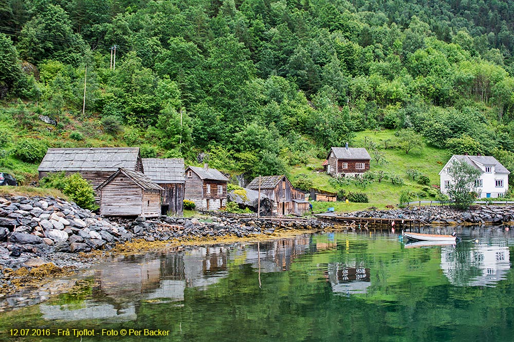 Frå Tjoflot