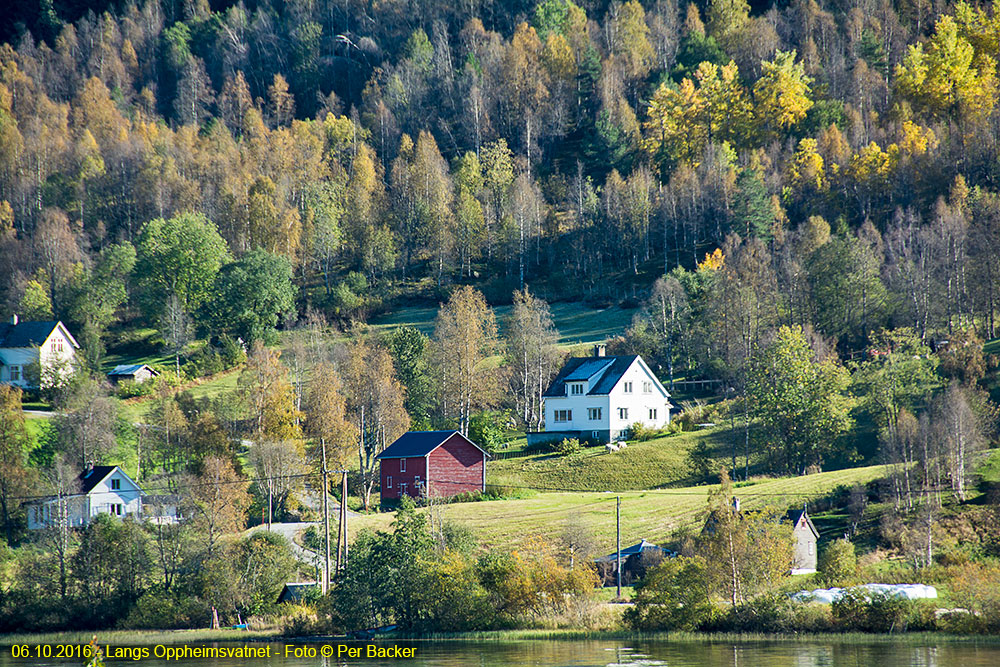 Langs Oppheimsvatnet