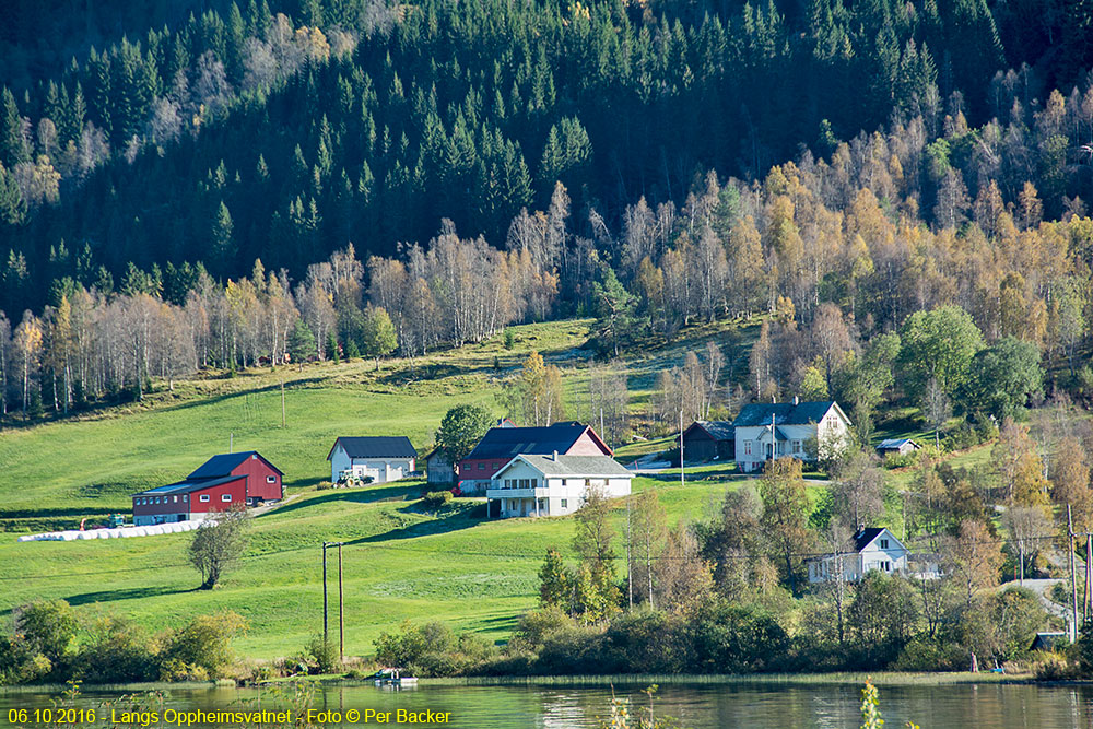 Langs Oppheimsvatnet