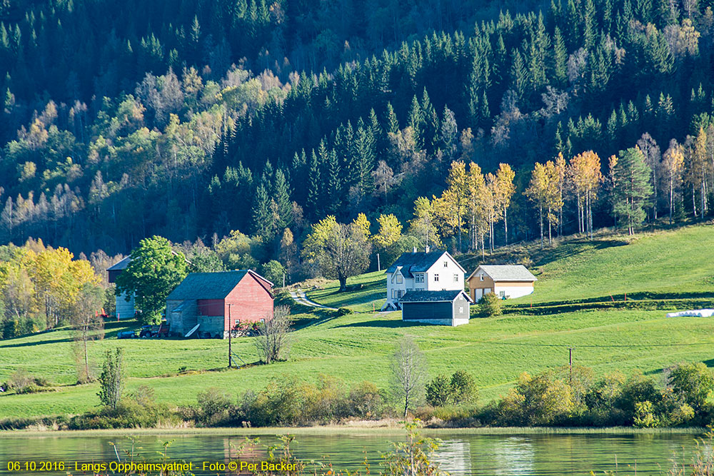 Langs Oppheimsvatnet