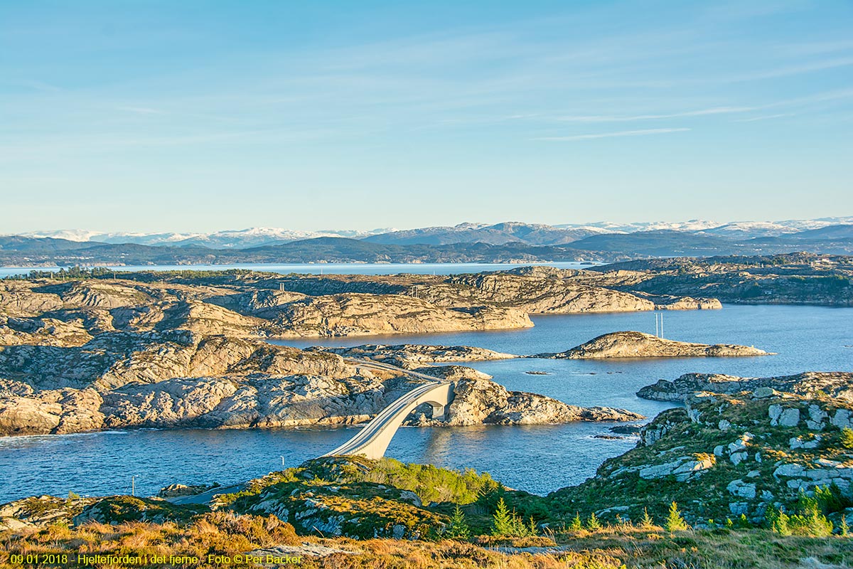 Hjeltefjorden i det fjerne