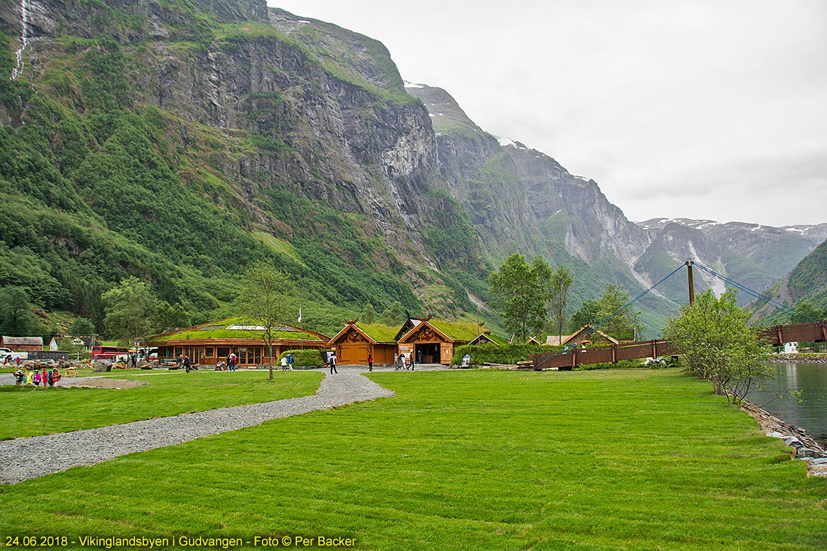 Mot Vikinglandsbyn i Gudvangen