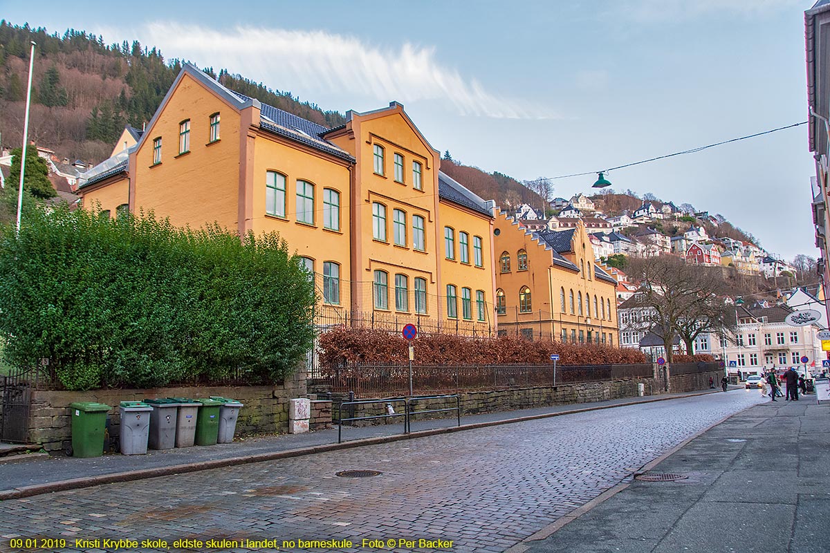 Kristi Krybbe skole, eldste skulen i landet, no barneskule