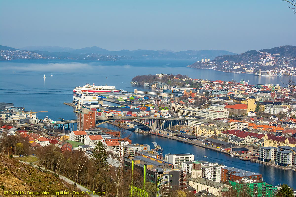 Danskebåten legg til kai