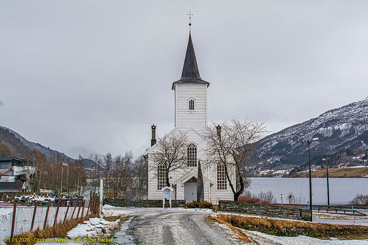 Oppheim kyrkje