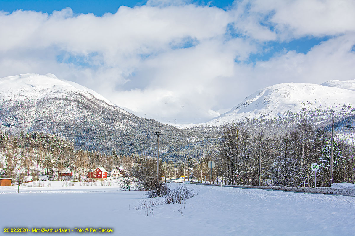 Mot Øvsthusdalen