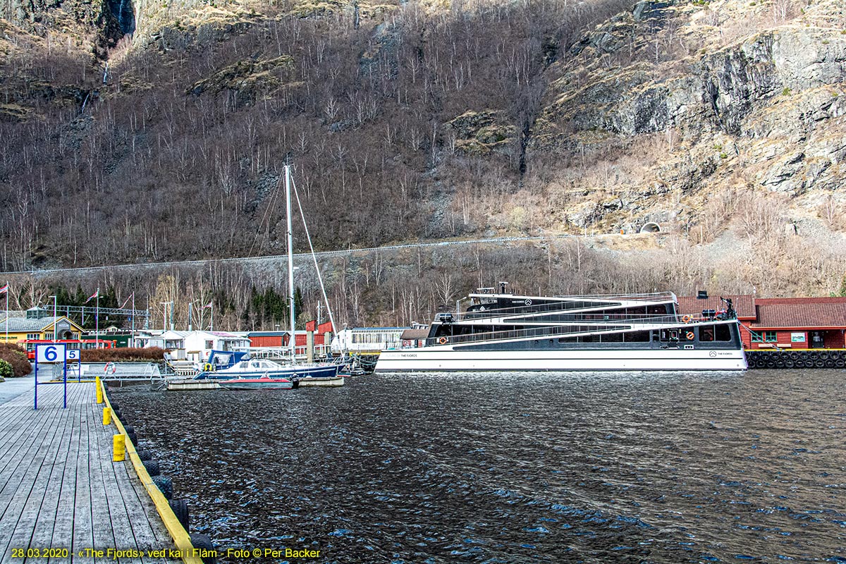 "The Fjords" ved kai i Flåm