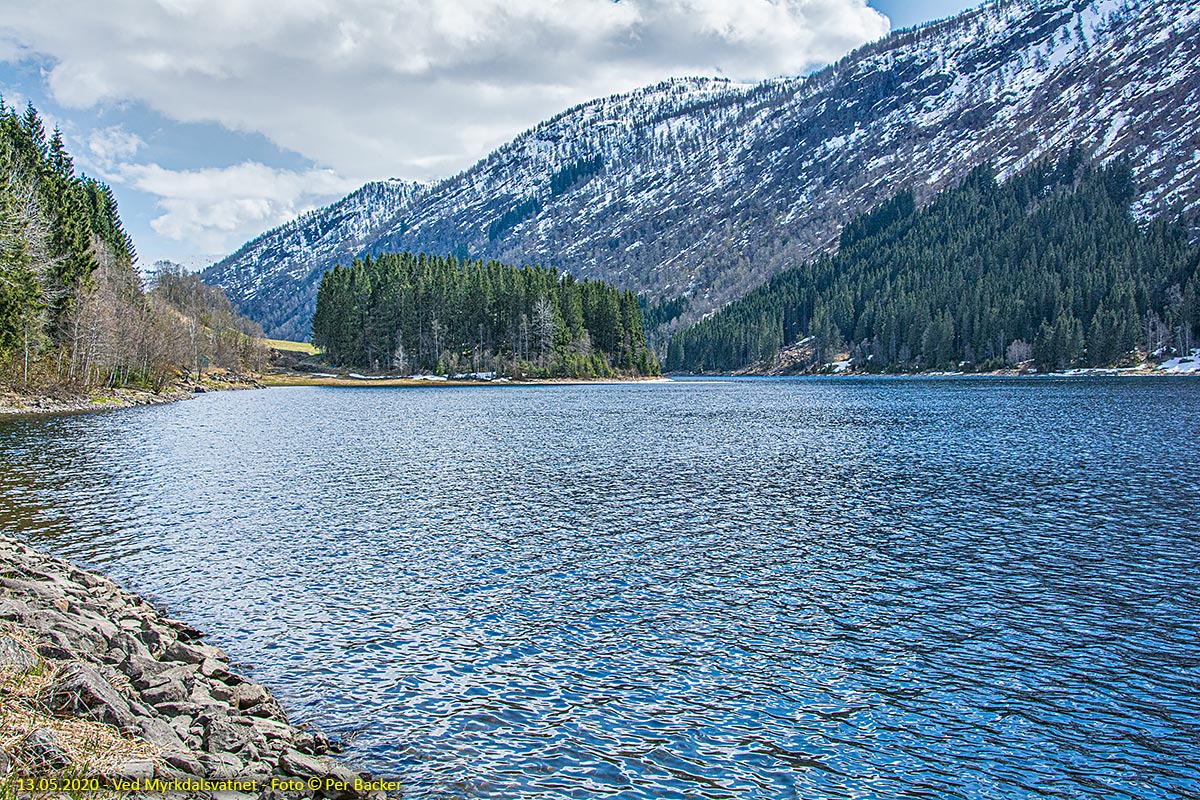 Ved Myrkdalsvatnet