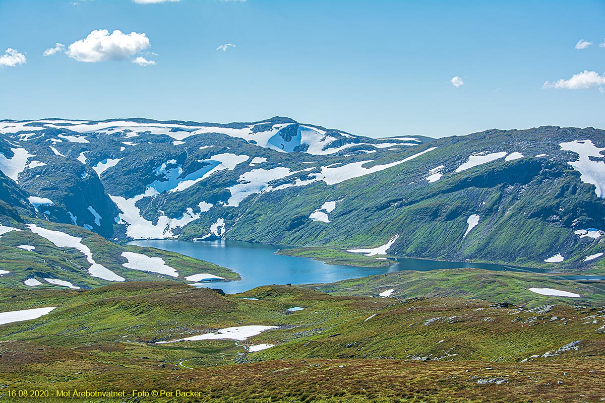 Mot Årebotnvatnet