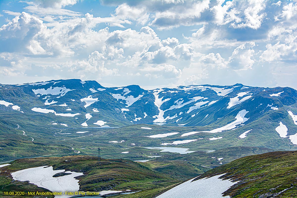 Mot Årebotnvatnet