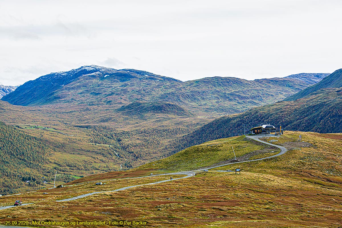 Mot Ondrahaugen og Larsfonnfjellet