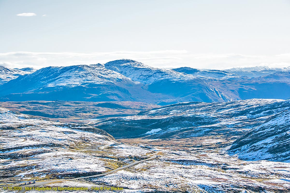 Mot Fuglafjellet og Bjørndalskamben