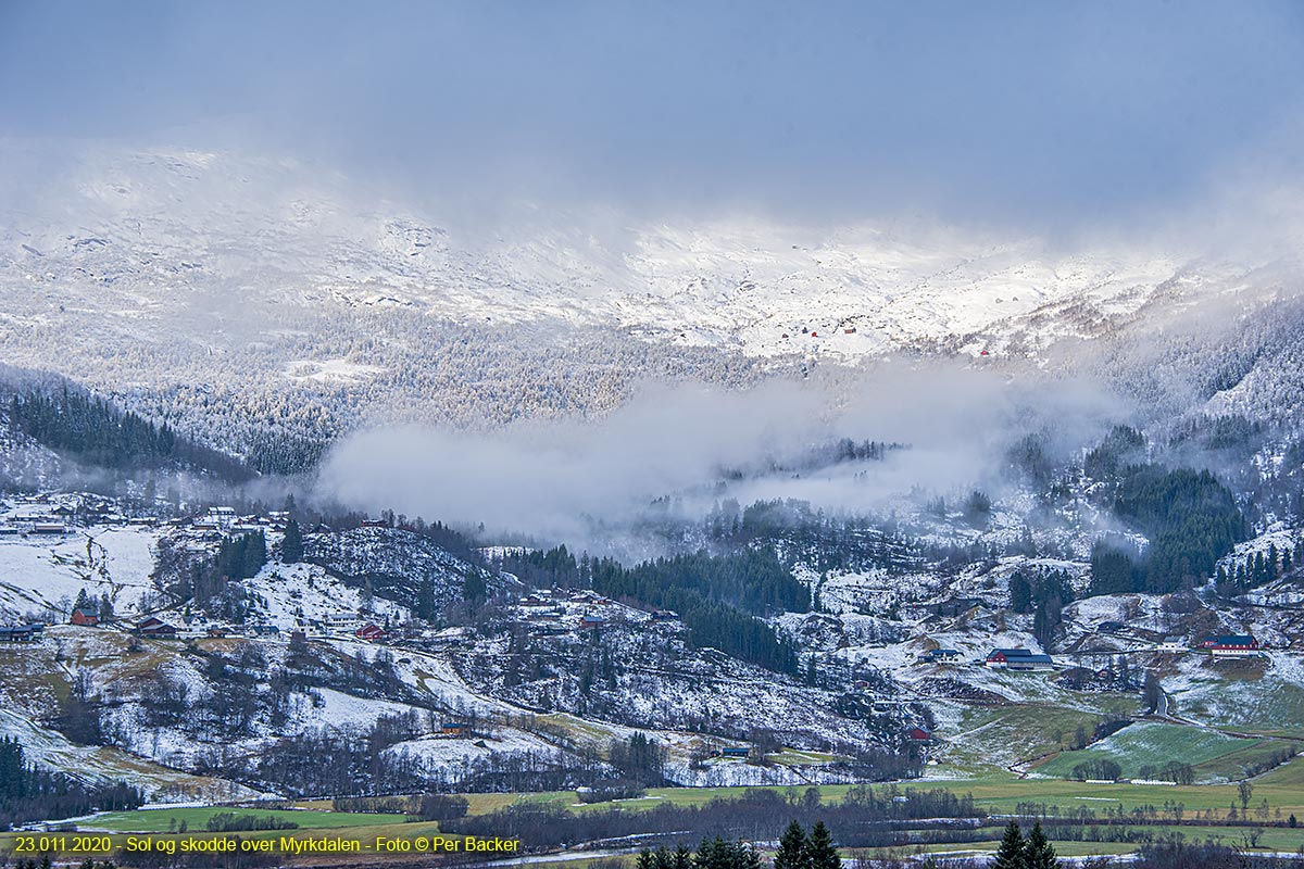 Sol og skodde over Myrkdalen