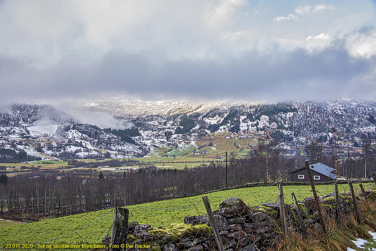 Sol og skodde over Myrkdalen