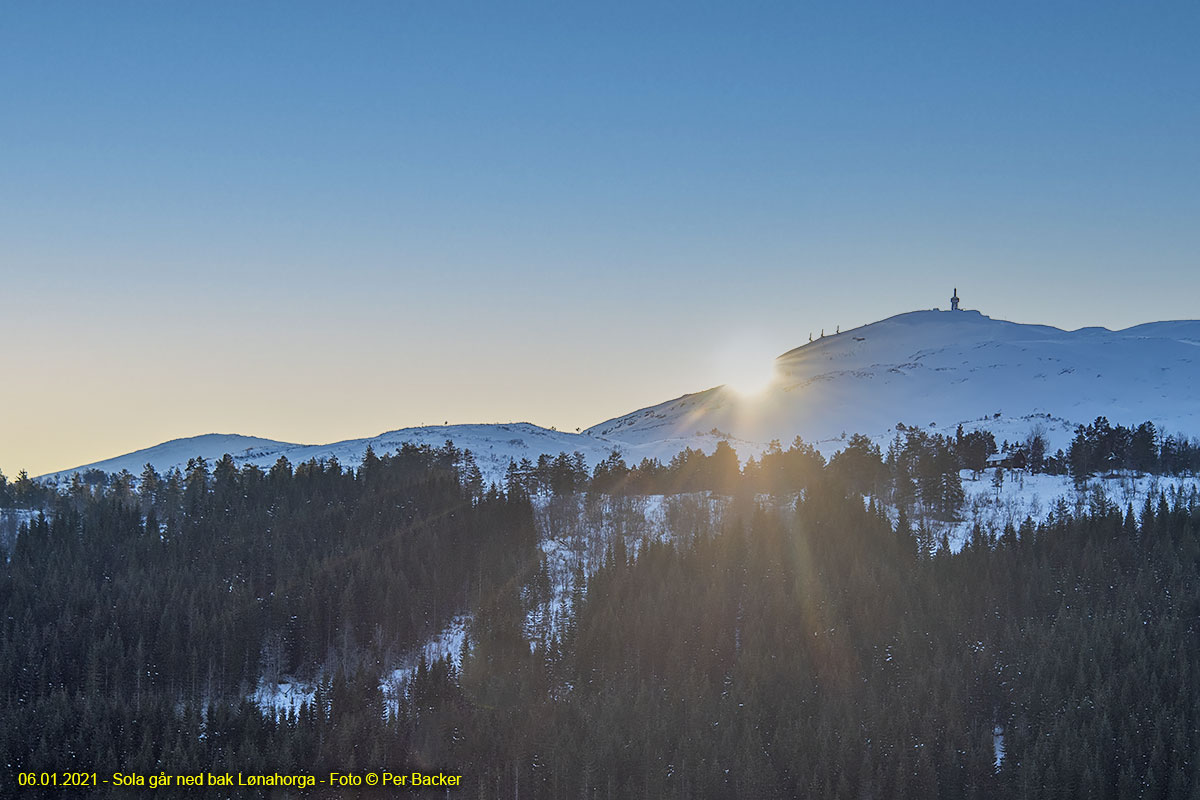 Solnedgang bak Lønahorga