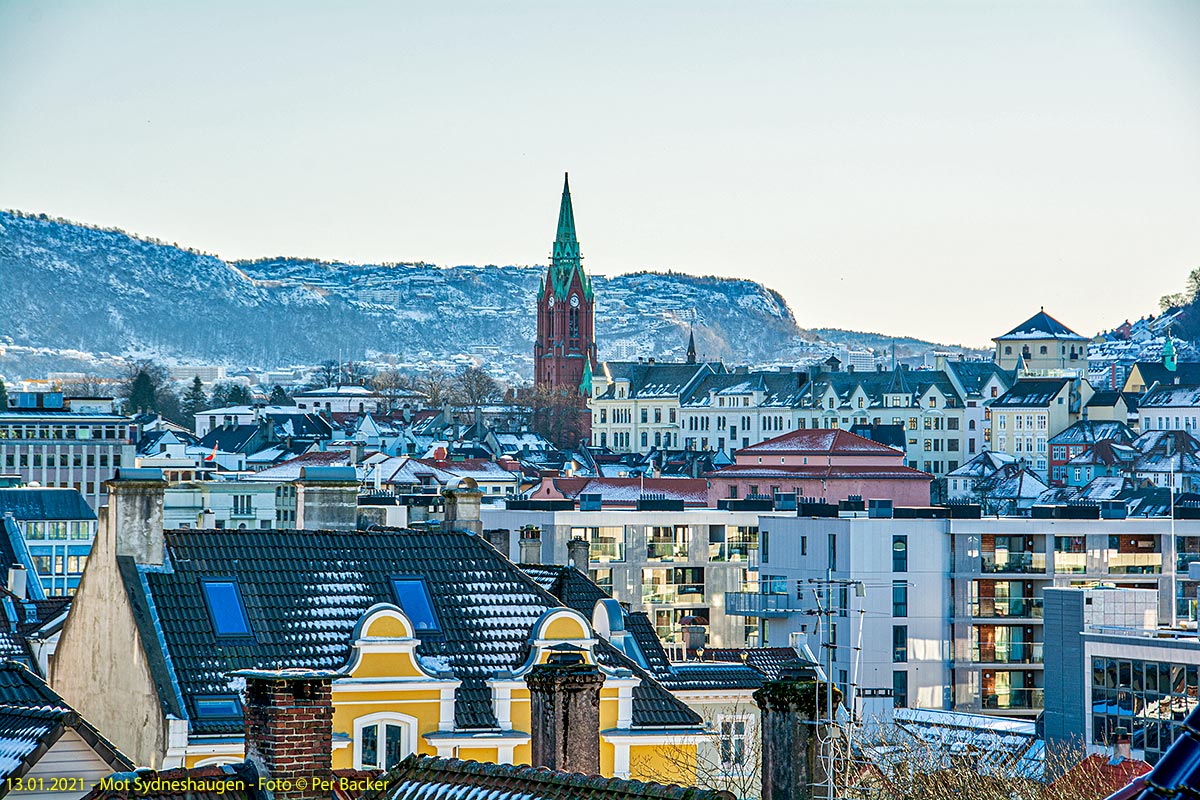 Mot Sydneshaugen