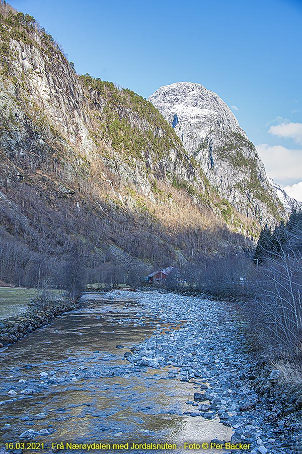 Nærøydalen med Jordalsnuten