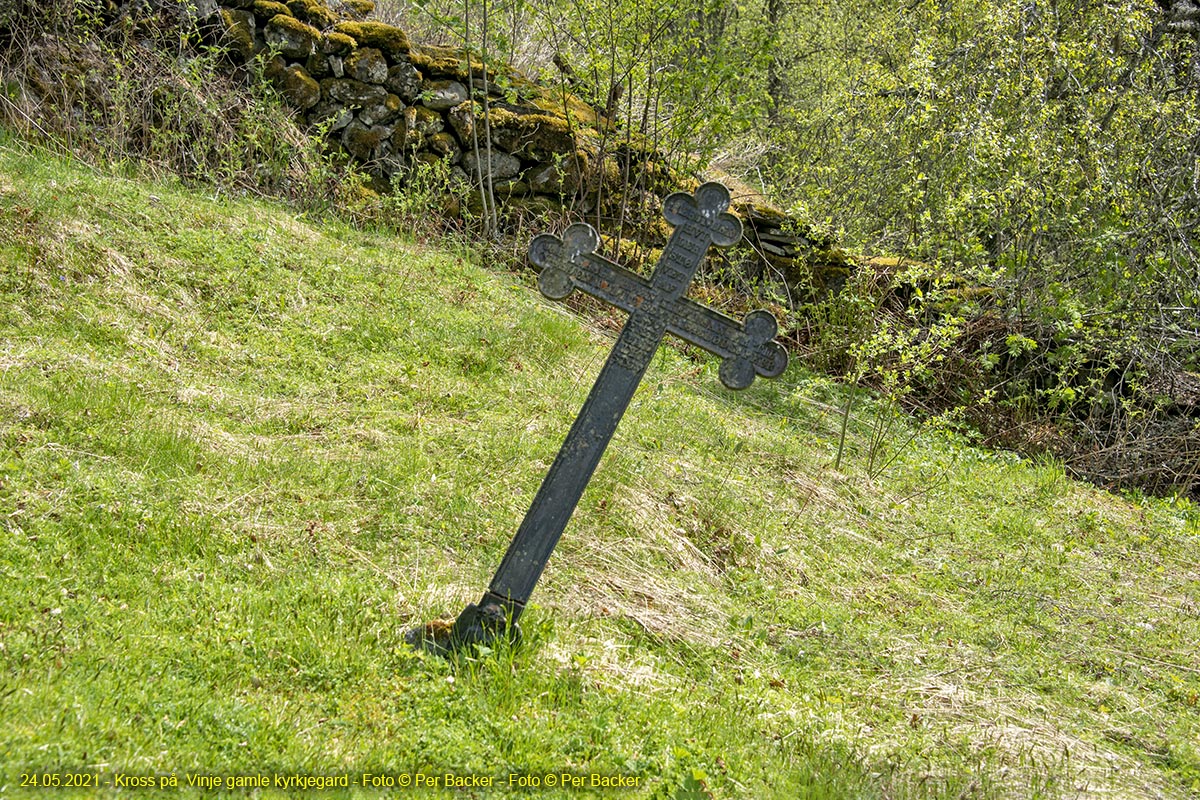 Kross på Vinje gamle kyrkjegard