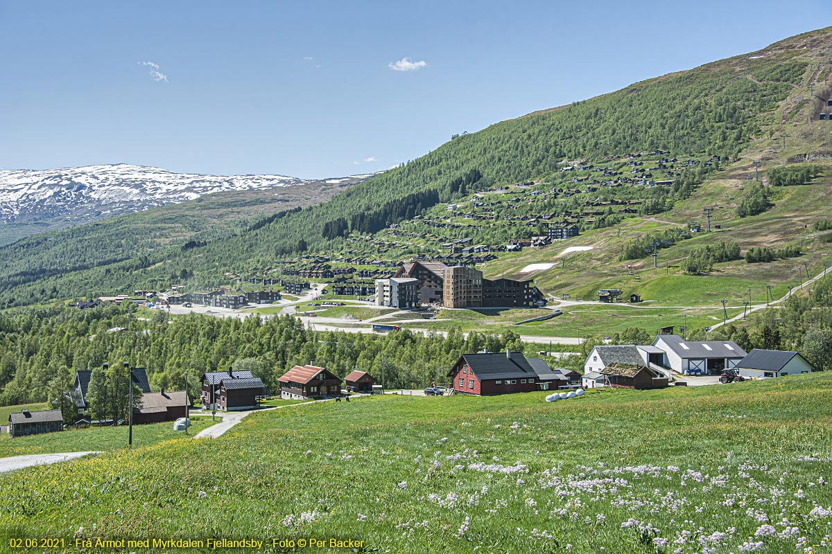 Årmot med Myrkdalen Fjellandsby