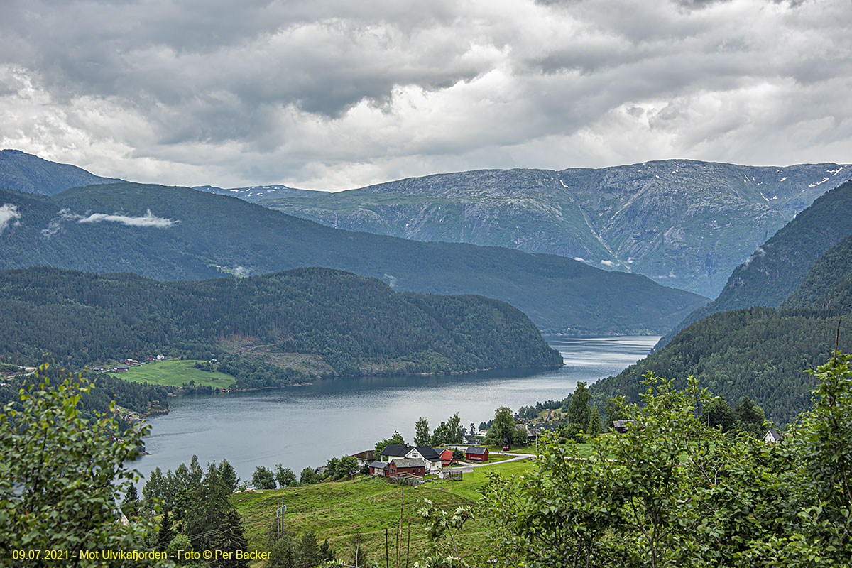 Mot Ulvikfjorden