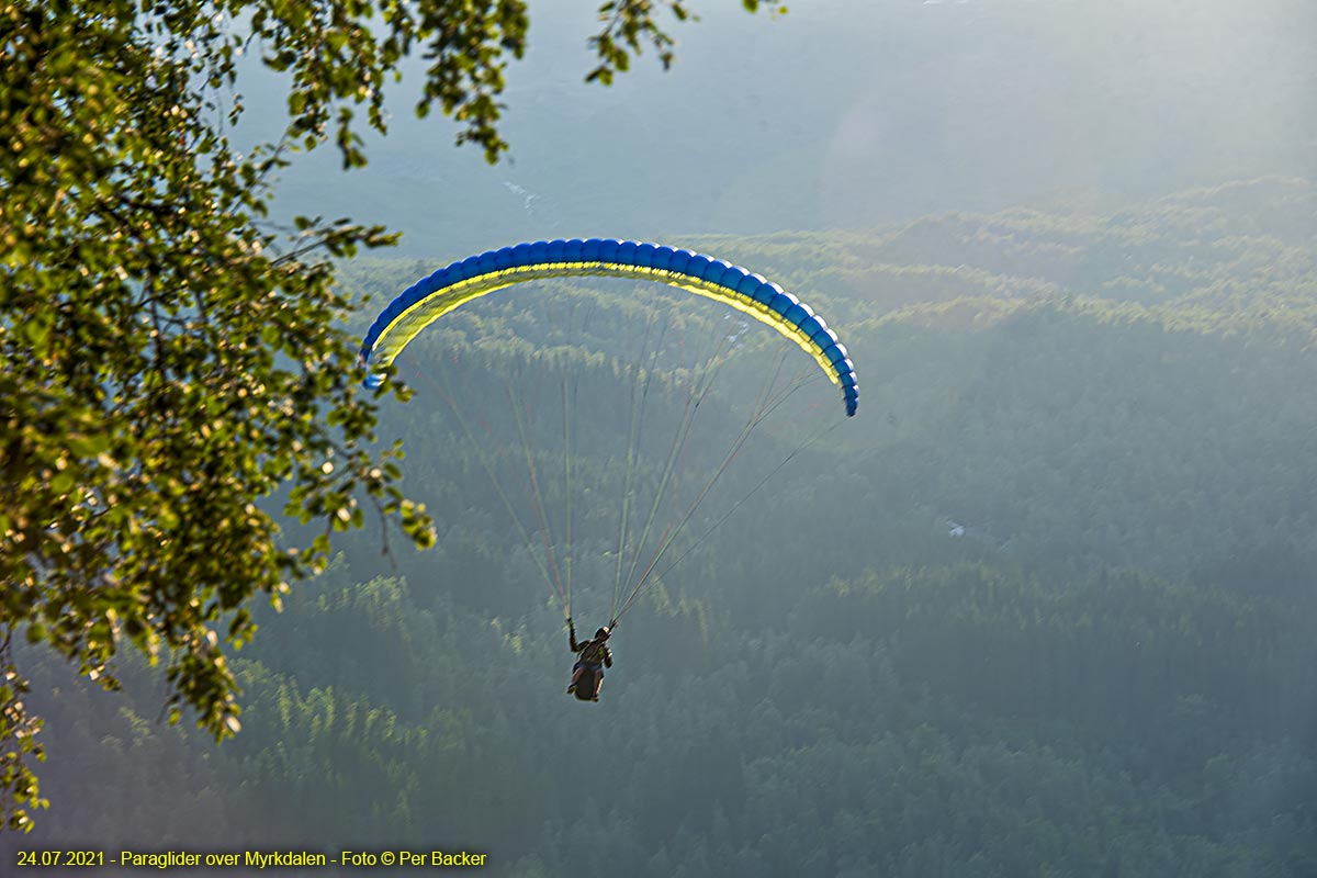Paraglider over Myrkdalen