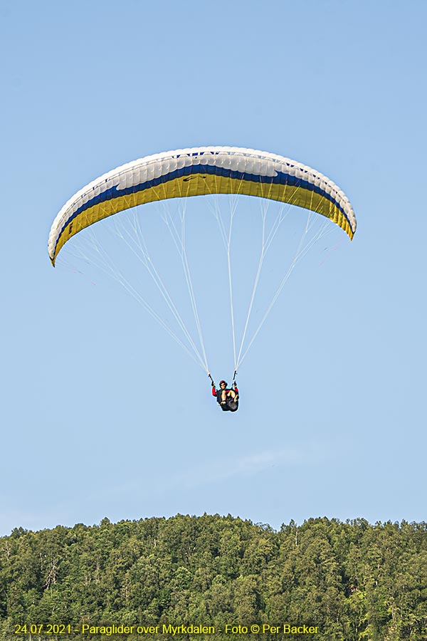 Paraglider over Myrkdalen