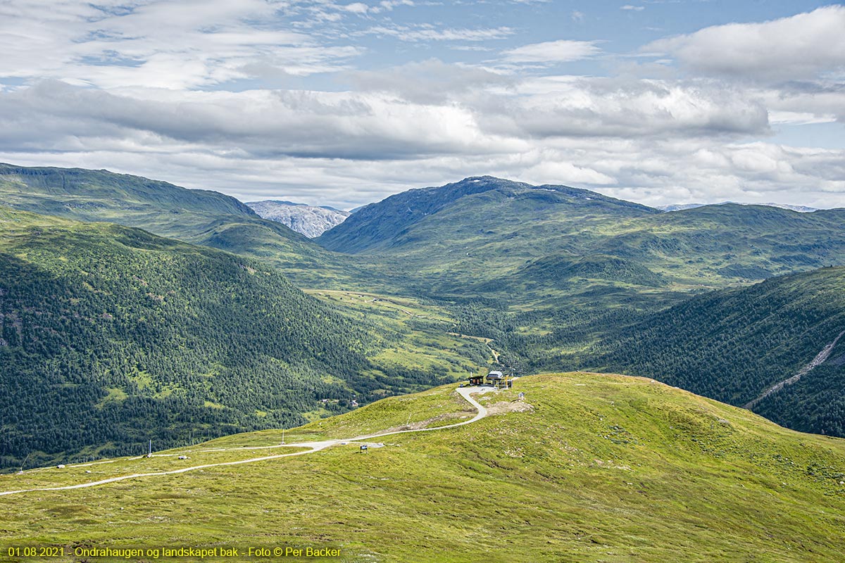 Ondrahaugen og landskapet bak