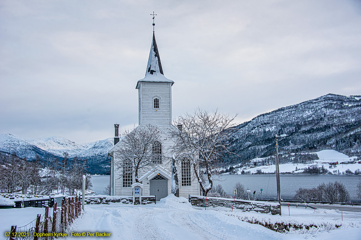 Oppheim kyrkje