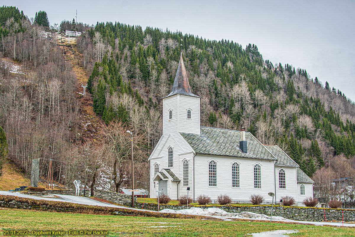 Oppheim kyrkje