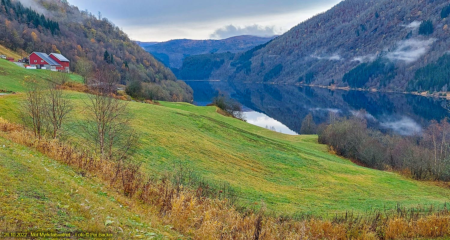 Mot Myrkdalsvatnet