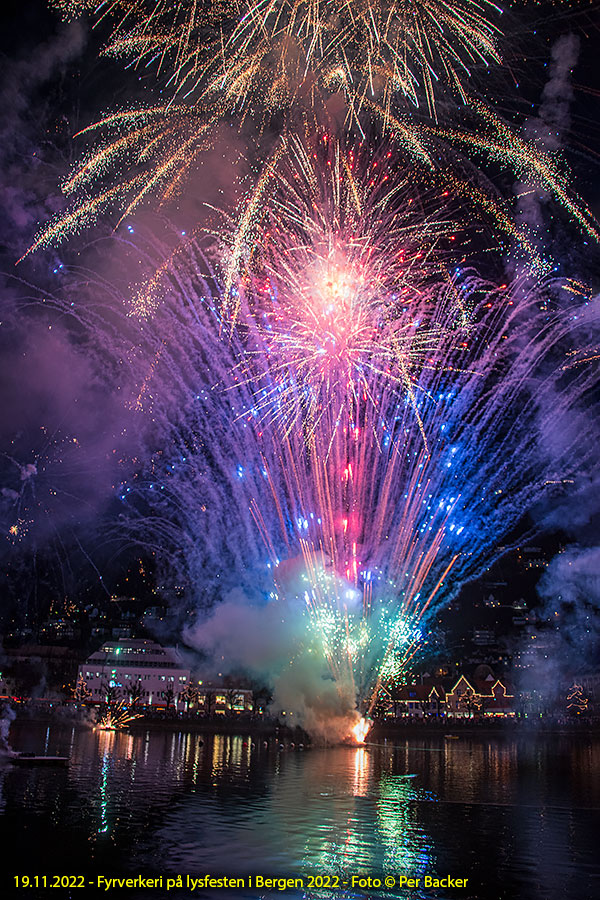 Fyrverkeri på lysfesten i Bergen 2022