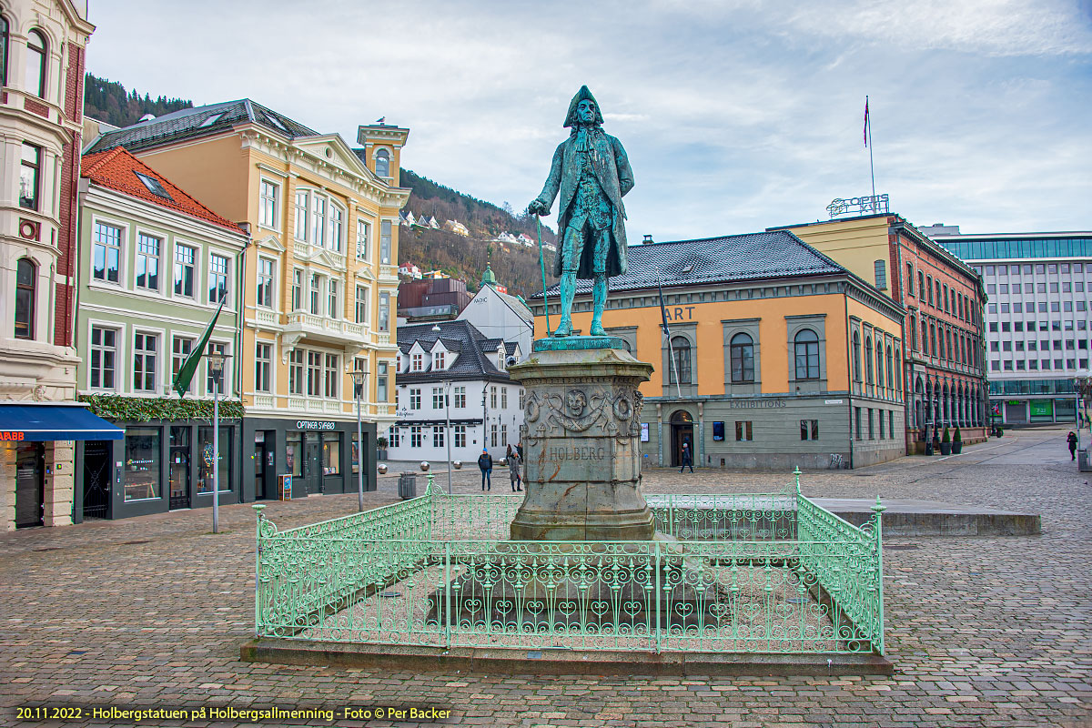 Holbergstatuen på Holbergsallmenning