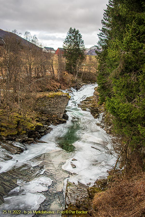 Is på Myrkdalselva