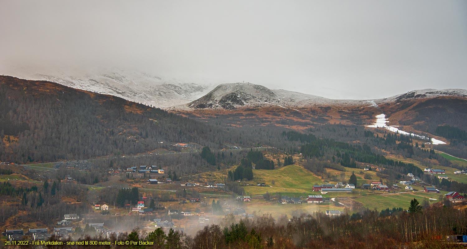 Frå Myrkdalen - snø ned til 800 meter