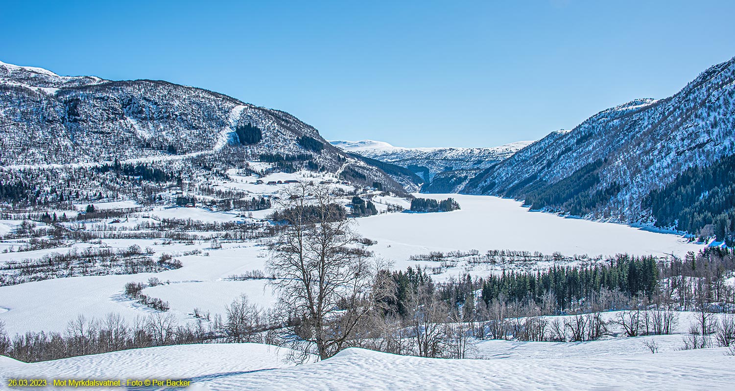 Mot Myrkdalsvatnet