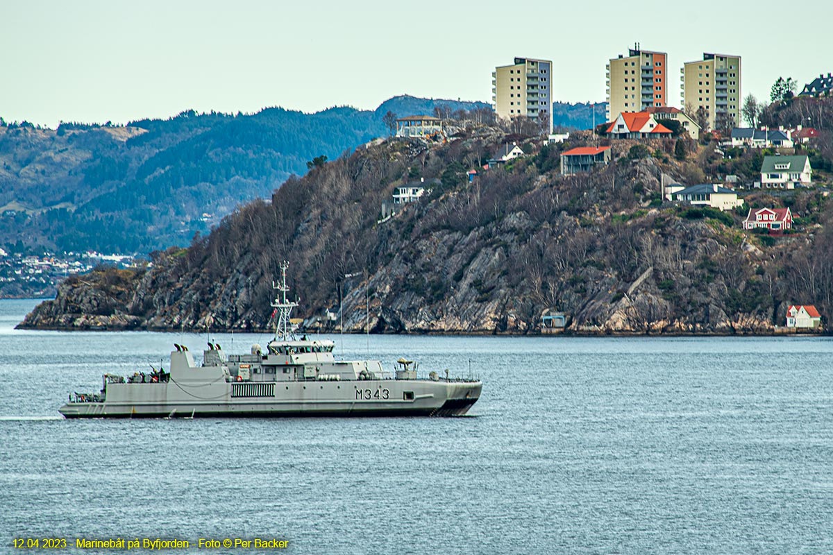 Marinebåt på Byfjorden