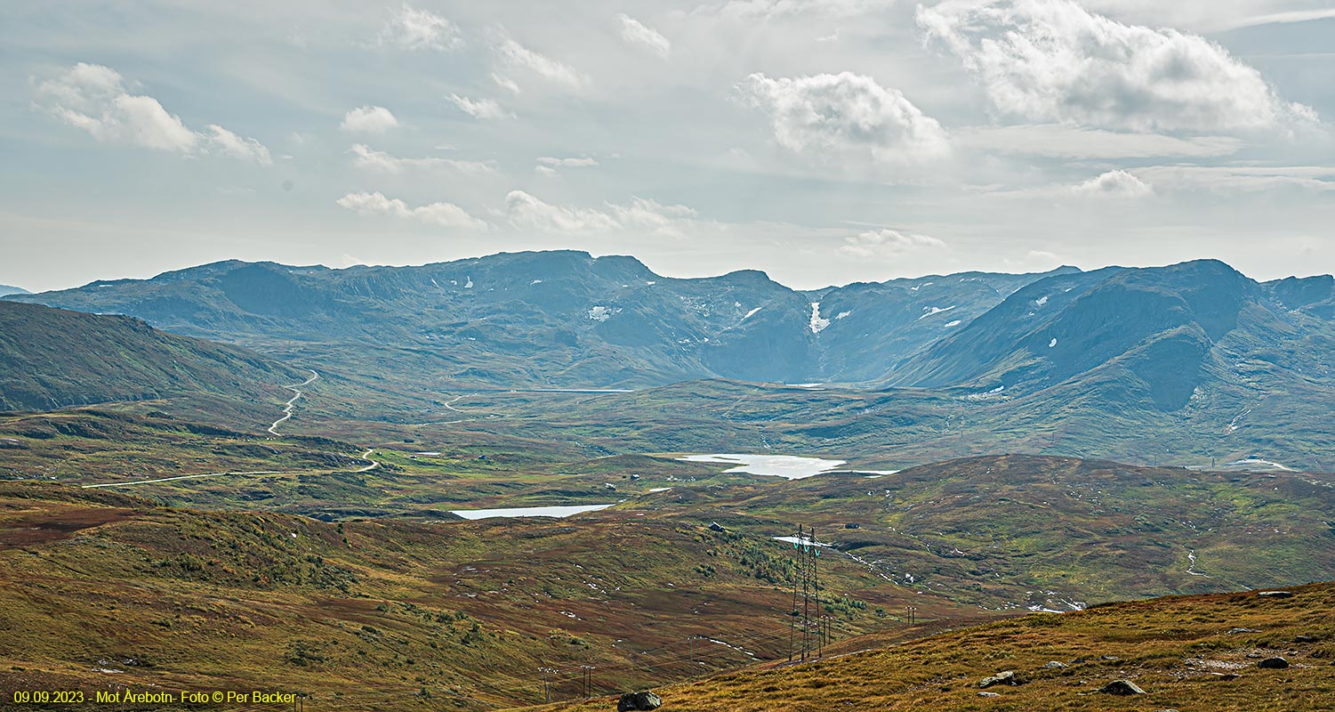 Mot Årebotn