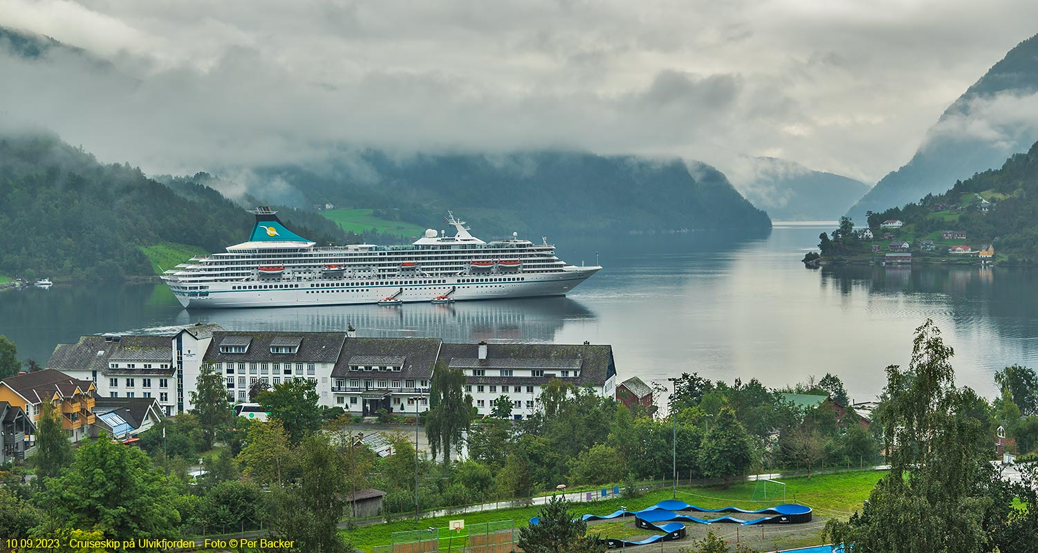 Cruiseskip på Ulvikfjorden