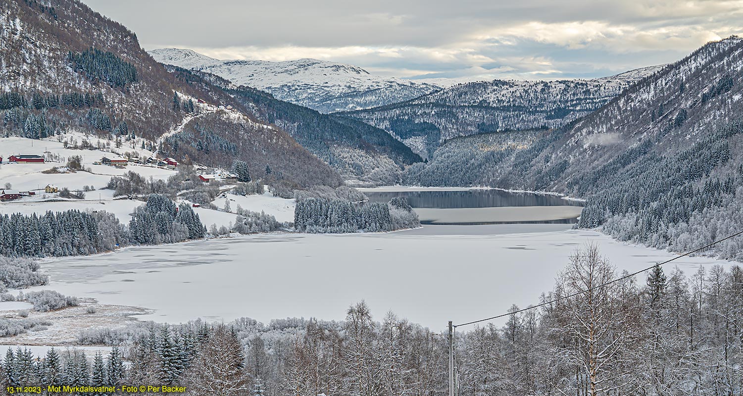 Mot Myrkdalsvatnet