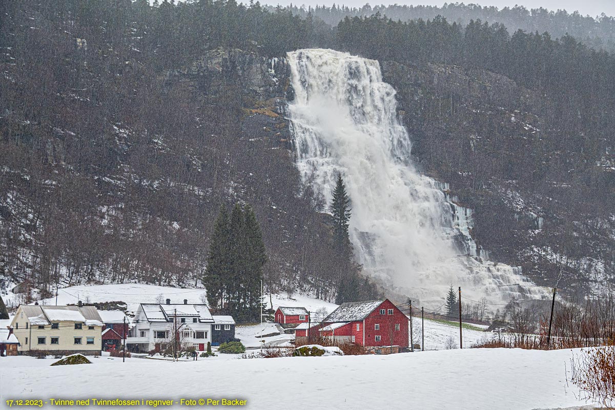 Tvinne med Tvinnefossen i regnver