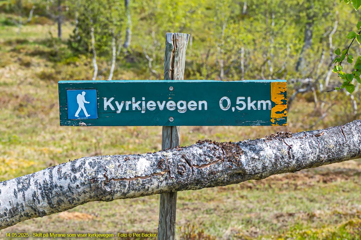 Skilt på Myrane som viser kyrkjevegen
