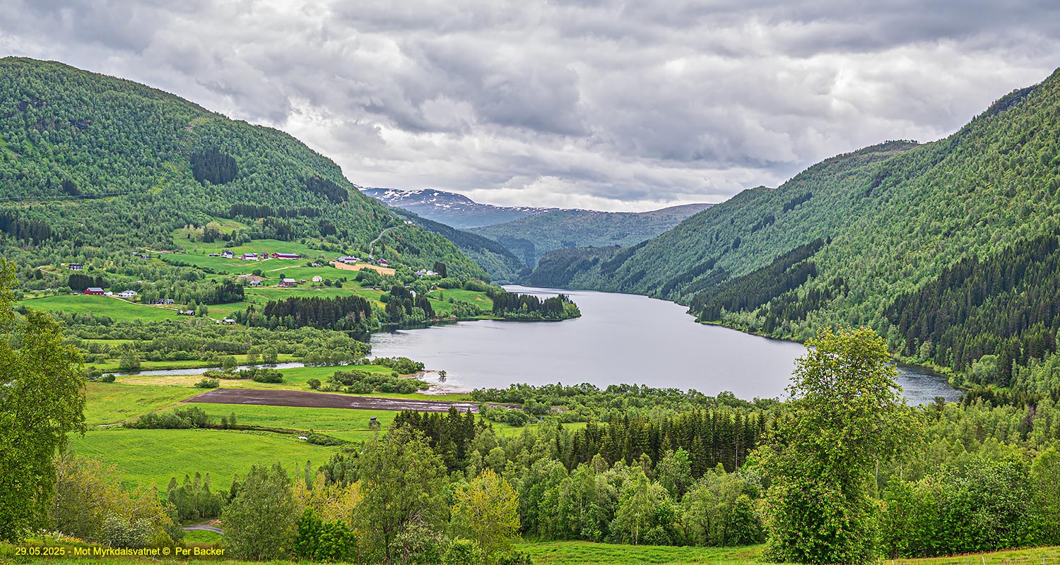 Mot Myrkdalsvatnet
