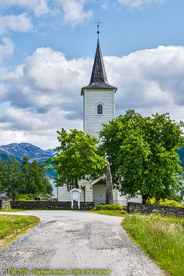 Oppheim kyrkje