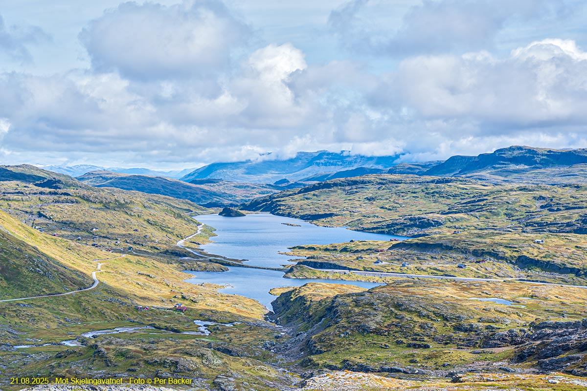 Mot Skjelingavatnet