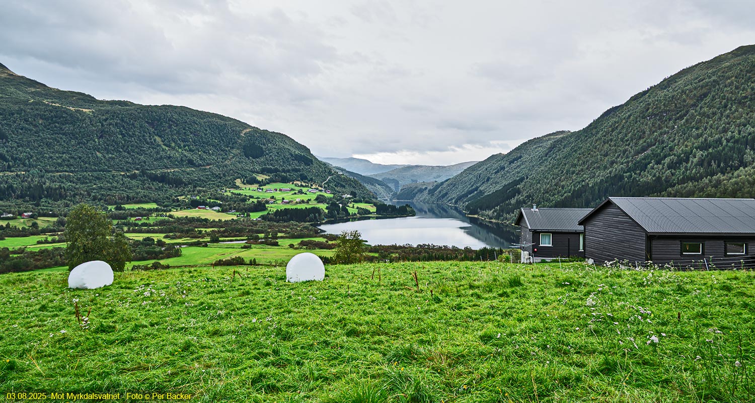 Mot Myrkdalsvatnet