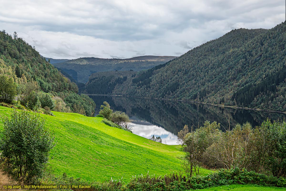 Mot Myrkdalsvatnet